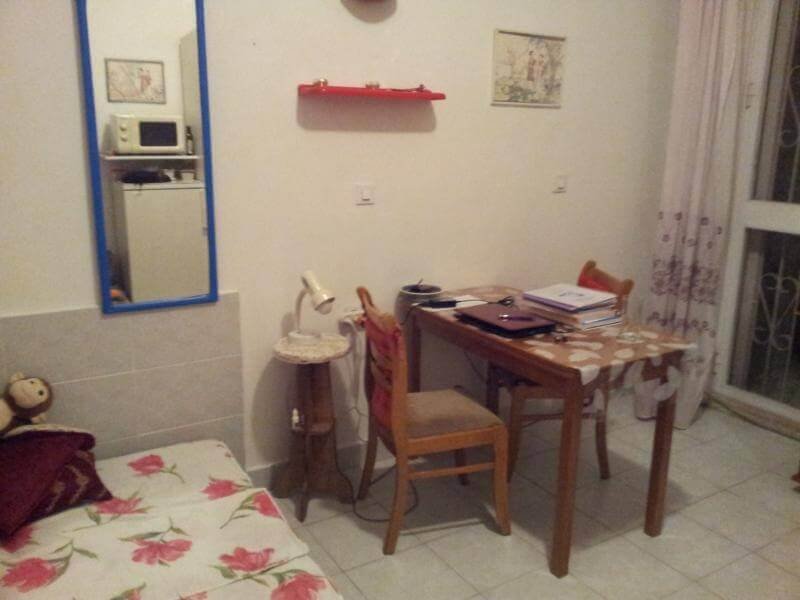 Jerusalem Center: Delightful vacation room (private entrance, fridge, microwave, sun balcony)