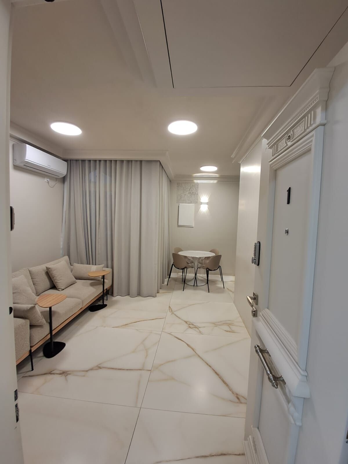 Luxurious in Mea shearim, Geula