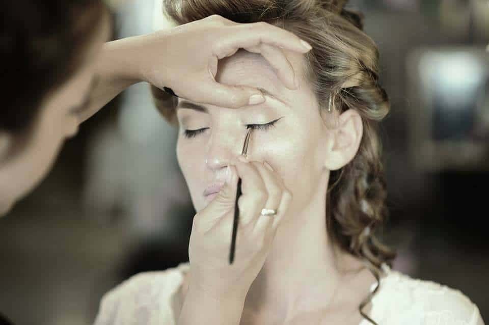 MAKE-UP MAKE-UP